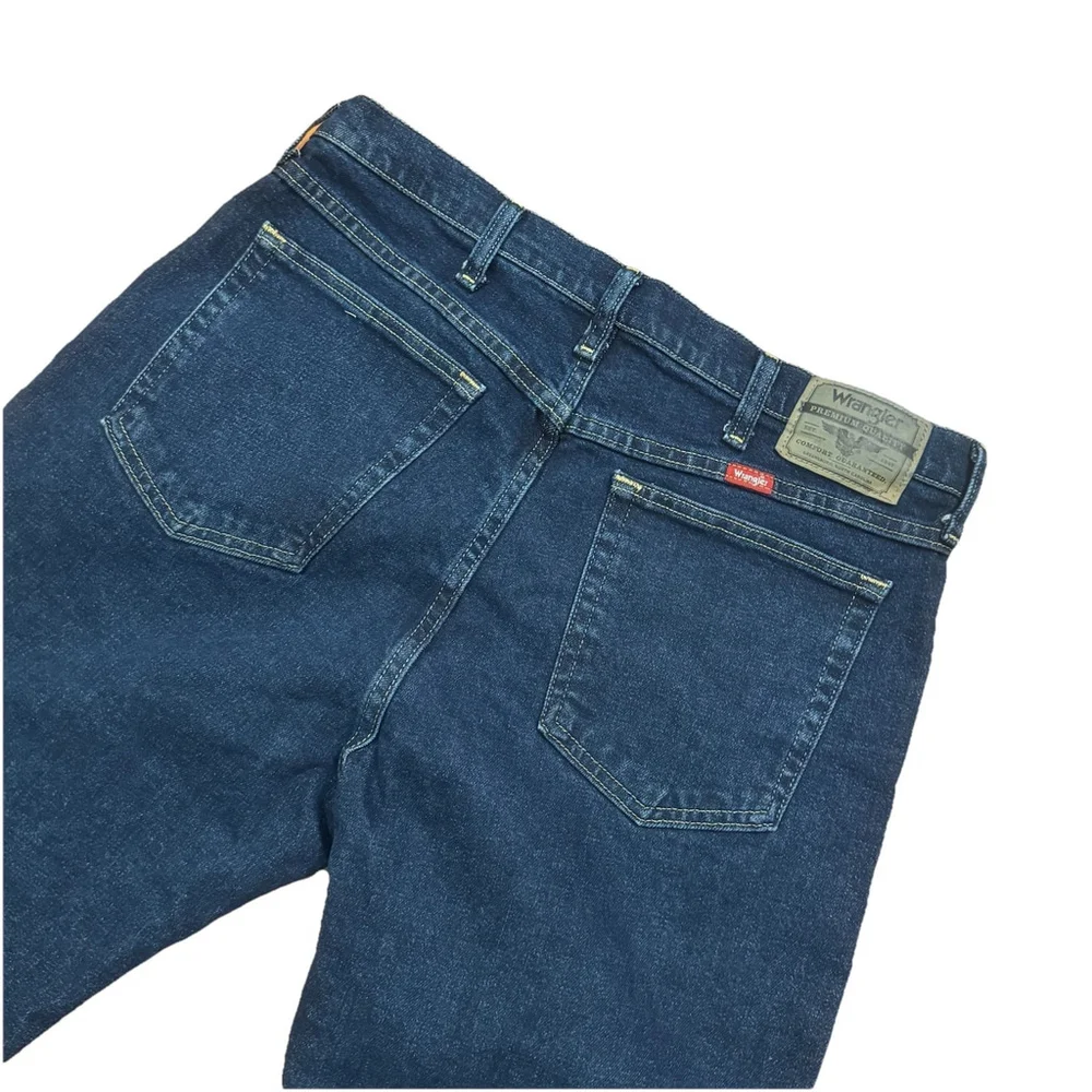NWT Wrangler Regular Fit Size:34x32 Regular Fit Jeans Straight Dark Wash Men